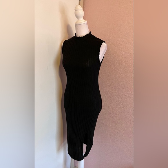 Sleeveless Ribbed Black Knit Dress with Side Slit - Picture 4 of 8
